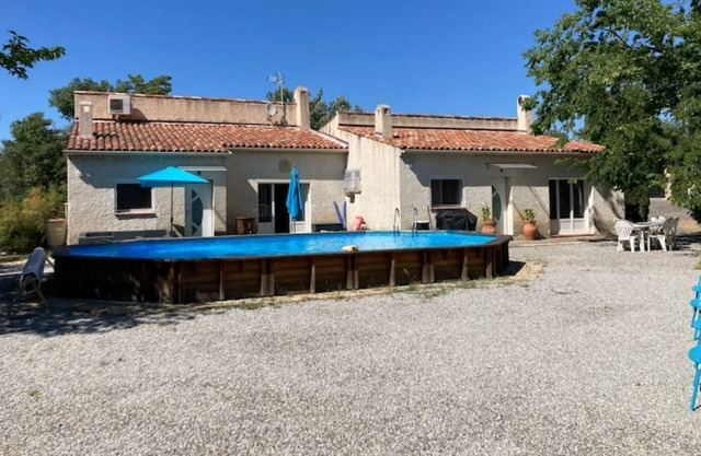 Magnificent villa with swimming pool in the heart of the forest