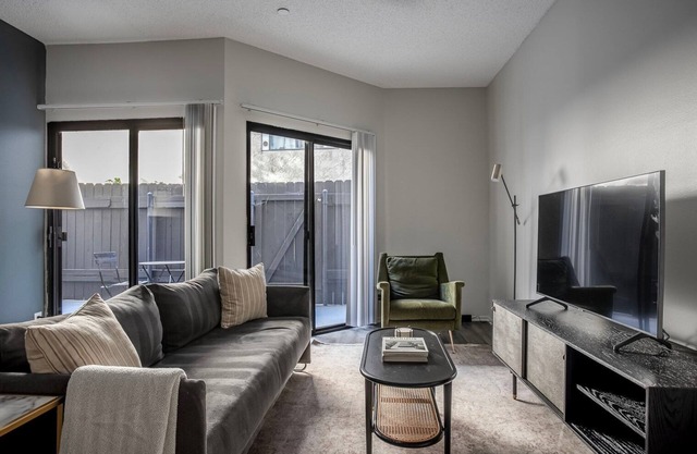 Magnificent Westwood 1BR, close to UCLA, by Blueground