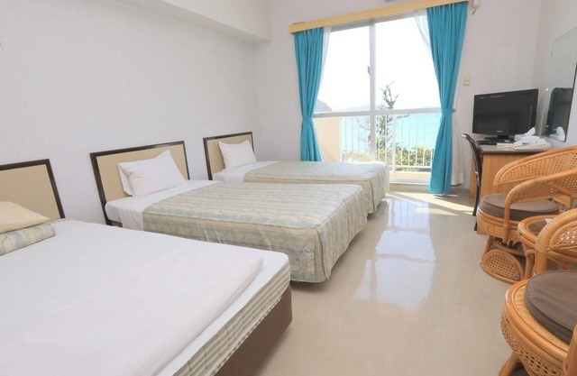 Main building ocean side western style triple room with unit bath Dinner and breakfast / Shimajiri-gun Okinawa