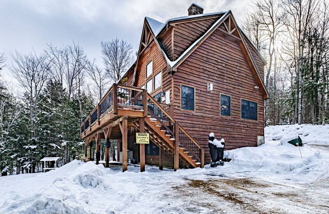 Maine Ski House - Speed WiFi, HotTub, Treasure Hunts, Hobbit Hole House, Arcade Game