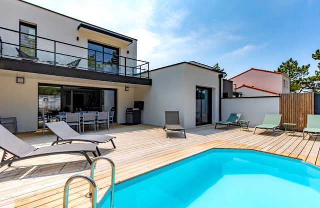 Maison Climatisée Avec Piscine Chauffée à 600 de la Plage