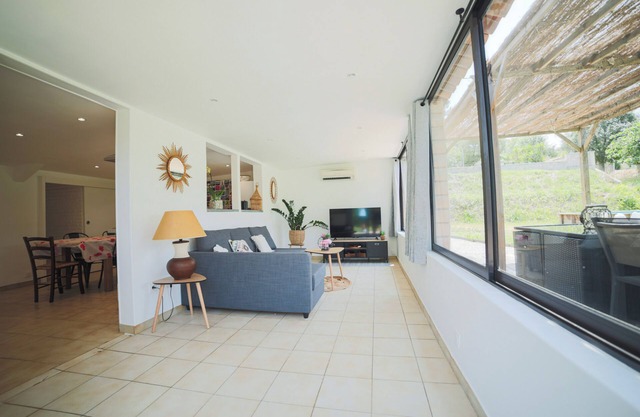 Maison du Riou vue sur Colline Avec Piscine à 20min des Calanques