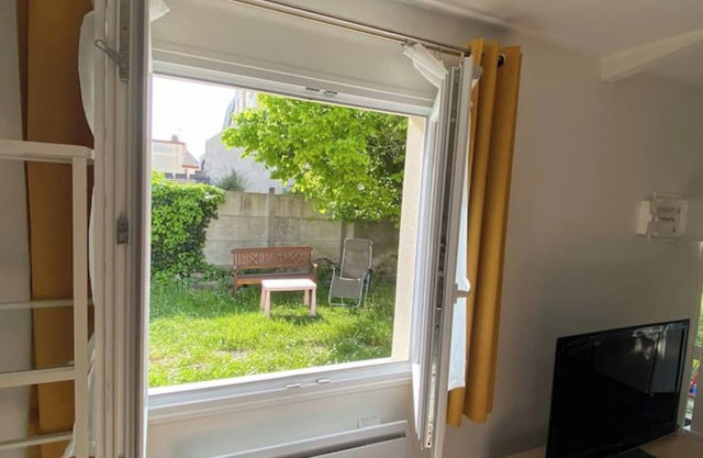Maison Indépendante Avec Jardin. Proche de Paris