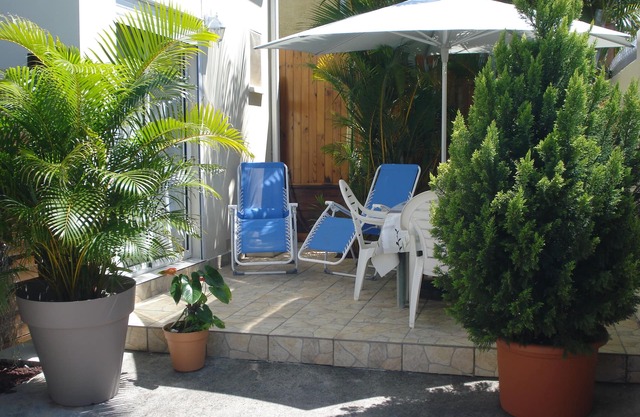 Bungalow con altillo, aire acondicionado, aparcamiento privado cerrado, internet inalámbrico, tranquilo.