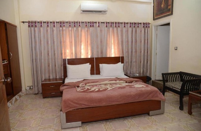Majestic Lodges Guest House Islamabad - 8 bedrooms House