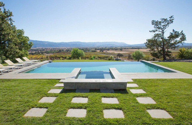 Majestuoso rancho con vistas a los acres de viñedos