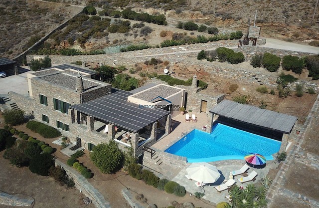 Villa majestuosa con piscina, pista de tenis y campo de minigolf