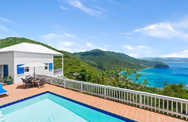 Villa amplia con piscina y vistas espectaculares cerca de las playas