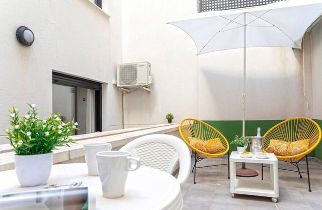 -MalagaSunApts- FreeParking+Shared Pool