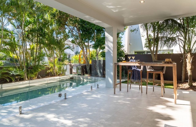 Malibu Beach House- only 100m to the beach