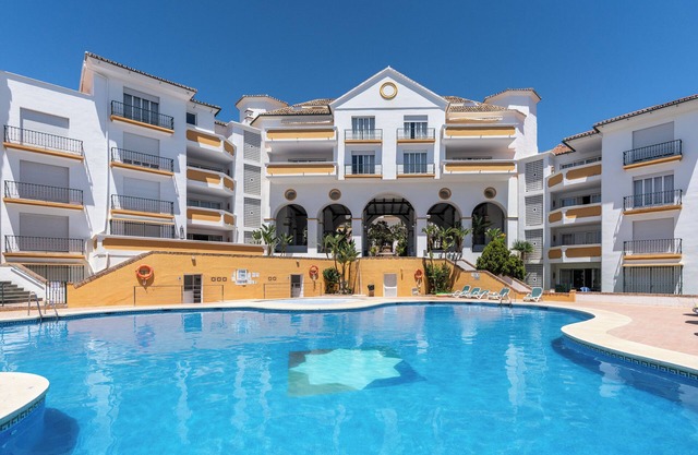 Ático de lujo a 100m de la playa con una gran terraza privada y con vista al mar