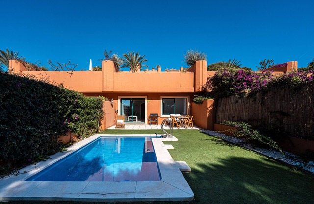 Marbella retreat: Private Pool & Frontline Golf House