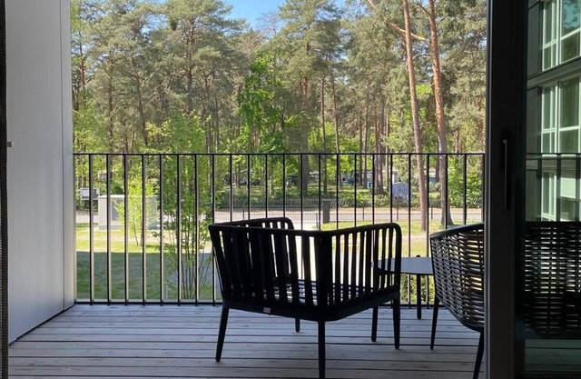Marina Apartment With Lake View, Pool And Sauna