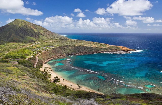 Marina Front Hawaii Kai Home con juguetes acuáticos y piscina azul Makapuu