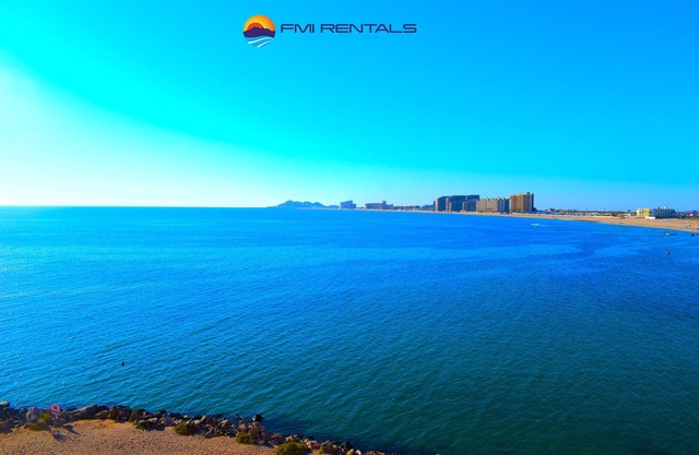 Marina Pinacate B-402 (2 habitaciones / 2 baños) Por FMI Rentals.