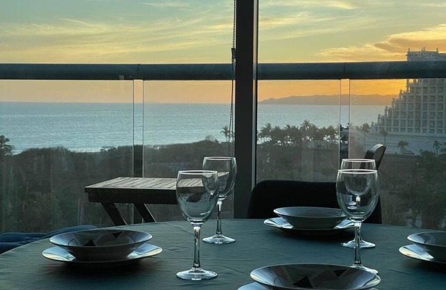 MaritimaG Luxury Ocean View Penthouse with Beach private access