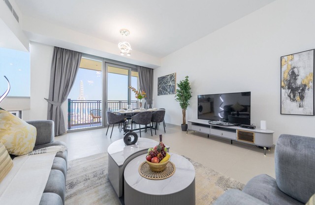 Marvelous 2BR Apt W/ Marina View