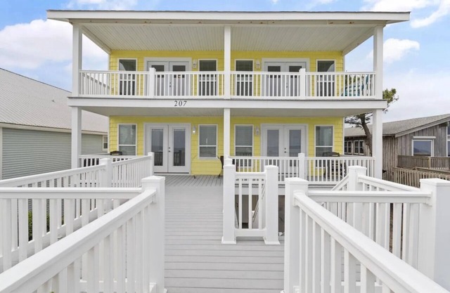 Marvelous Large pet friendly Oceanfront home!