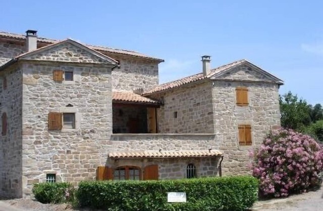 casa provenzal Mas con los beneficios de la piscina muy ordenadas. Ardèche MAS
