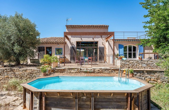 Mas Grasco. Piscine, solarium. 8 mn des plages.