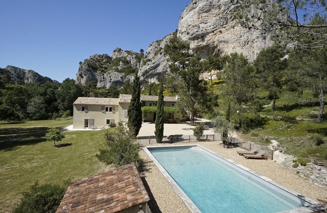 Hermosa casa provenzal en un entorno excepcional a los pies de los Alpilles