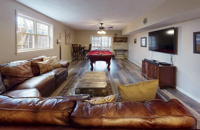 Enorme casa con 6 dormitorios, jacuzzi, piscina y mesas de ping pong, y hoguera