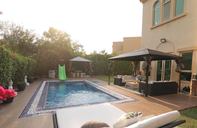 Increíble villa en la Isla Jumeirah con piscina privada y gran jardín