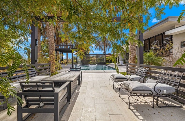 Massive Luxury Estate - No checkout time on departure date