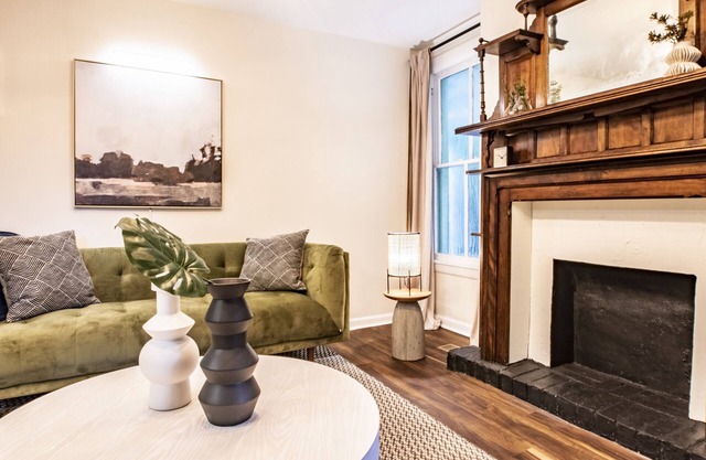 Massive Victorian House w/ Private Courtyard ★ 5APTS/9BDRS ★ Near Forsyth Park