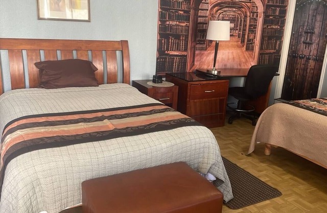Master suite at Mansion residential area safe park