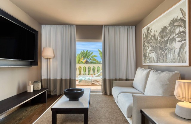 Masterful Vilamoura Apartment | Apartment Lumiere | 1 Bedroom Suite | Furnished Balcony | Shared Outdoor and Indoor swimming pool | Shared Fitness Centre and Sauna | Common Lounge and Garden | Praia Da Falésia, Apartado Aside
