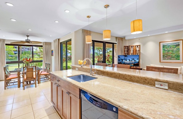 Maui Resort Rentals: Kaanapali Alii 233 - Luxurious Interior Courtyard 3BR with Stunning Ocean Views!