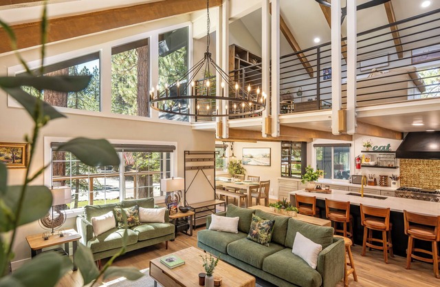 Maverick's Peak, GameRoom, Spa, 5 Bedroom with AC!