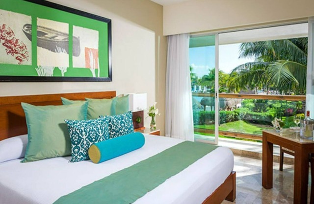 Mayan Palace / 2 BDS + 2 BA / Kid friendly / Beach + pools / 6 adults + 2 kids