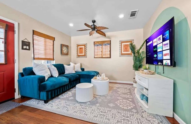 MB High Floor Home by Sand with Parking space!
