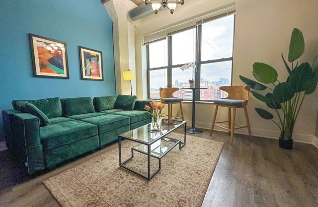McCormick Place 2b/2b family unit with optional parking for up to 8 guests