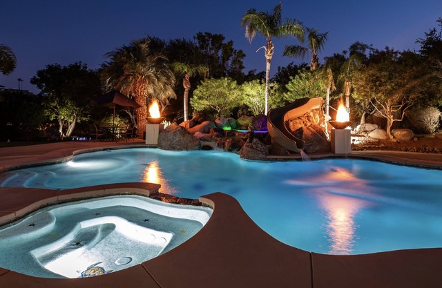 MEGA VILLA: Exquisite Backyard Oasis + Endless Fun! EV Charger ⭐️⭐️⭐️⭐️⭐️