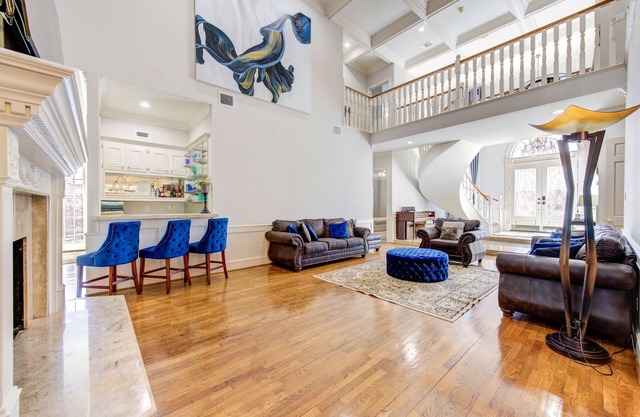 Memorial Med Ctr/Galleria/Rice: Spacious 5 Bdrm Pool Theatre
