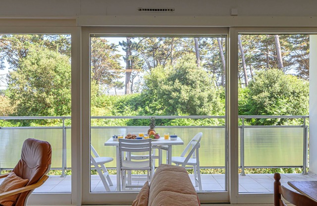 Men Er Bellec by Interhome