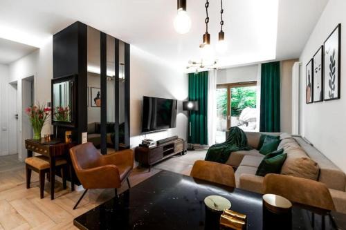 Mennica Residence - Stylish 2-Bedroom Apartment with Private Terrace #144