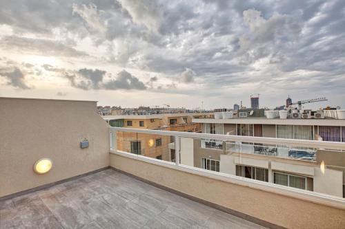 Mercury Residence No.15 Penthouse Terrace