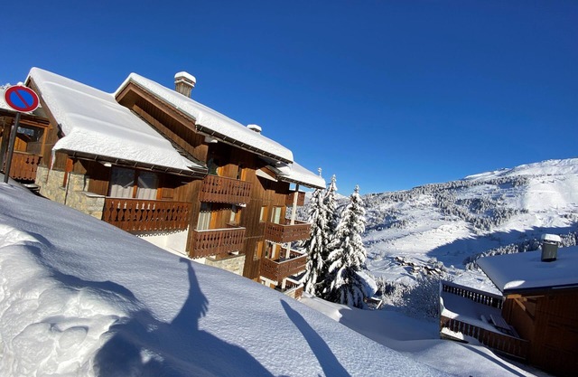 MERIBEL-MOTTARET 3 habitaciones para 6 personas con vista al balcón MERIBEL Y LA MONTAÑA