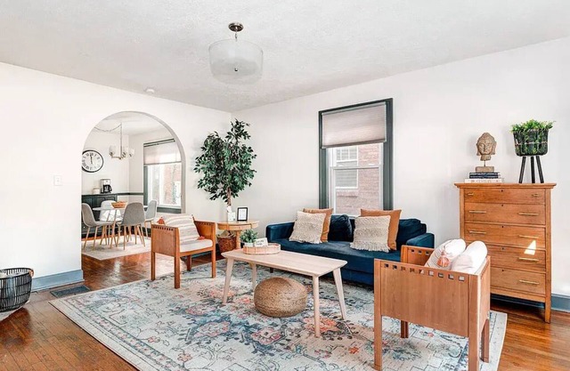 Meridian Kessler / Broadripple Charmer! ~ oasis steps away from food/drink/shops