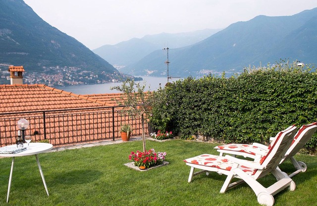 Apartamento Merlino House con hermosa vista al lago y jardín privado.