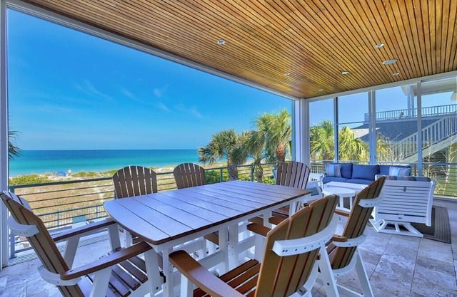 ¡CASA DE PLAYA DE 5 DORMITORIOS FRENTE AL GOLFO DE LA SIRENA CON PISCINA!