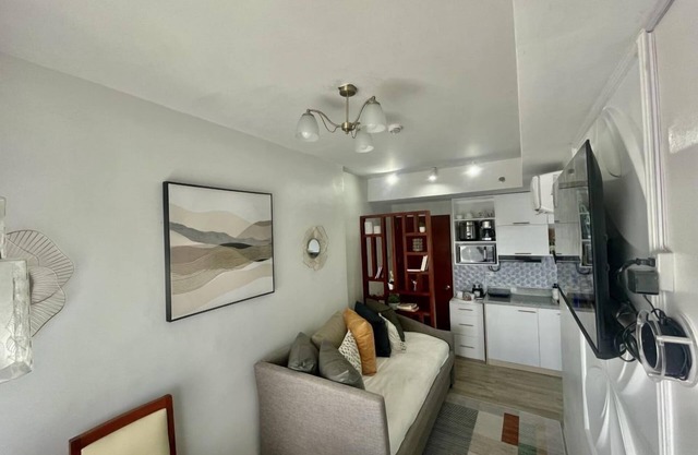 Lux 1BDM Exec Condo w Balcony, Mesavirre Bacolod