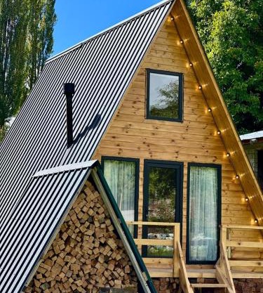 Mestia Sunrise Cottage, 1BR Mountain Stay Svaneti