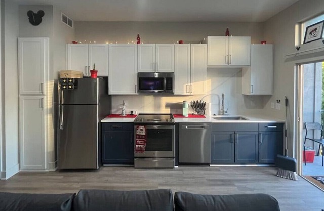 Mickey’s Magical 1BR Hideaway w/ Downtown Views