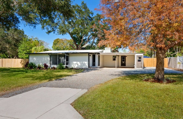 Mid-Century Home w/ Guesthouse Near Downtown/Siesta Key/SMH