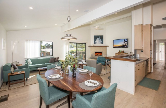 Recientemente remodelado, 3 BR / 2 BA casa unifamiliar con increíble espacio de entretenimiento al aire libre!